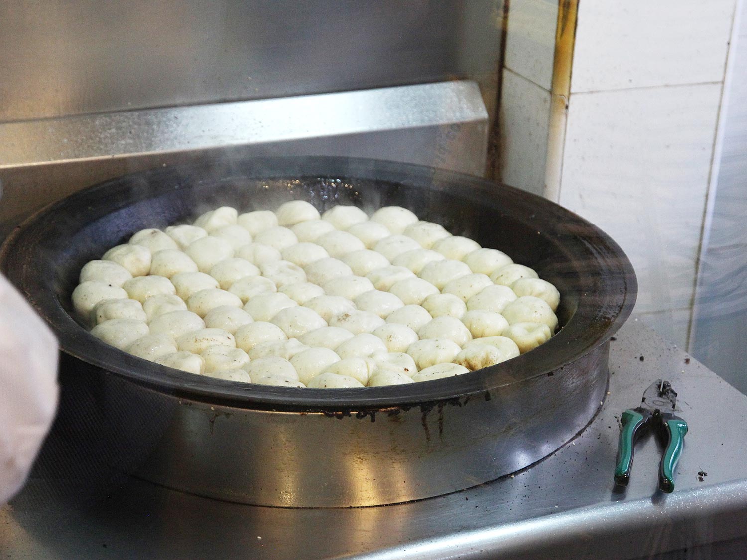 http://kenjilopezalt.github.io/images/20140704-shanghai-restaurants-/dumplings/20140704-shanghai-dumpling-10.jpg